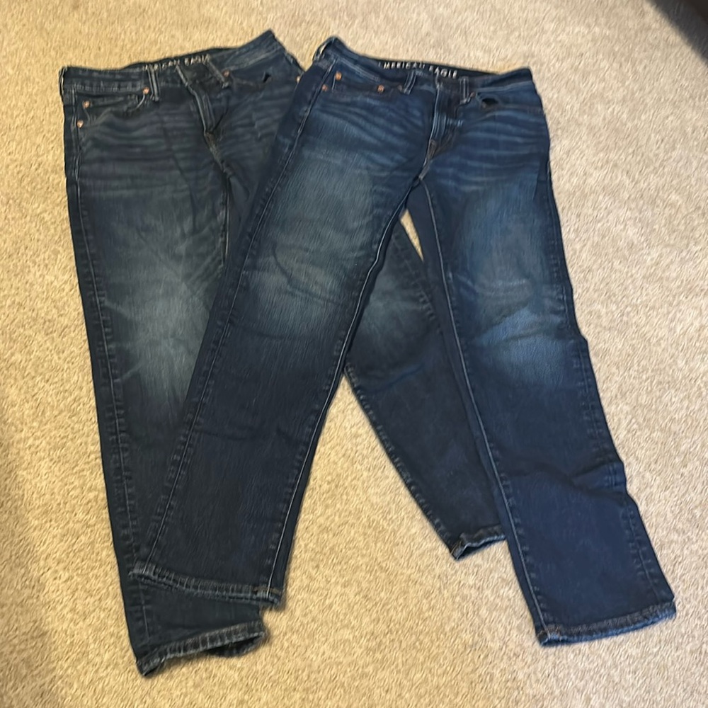 2 pairs men’s American Eagle jeans size 28x30